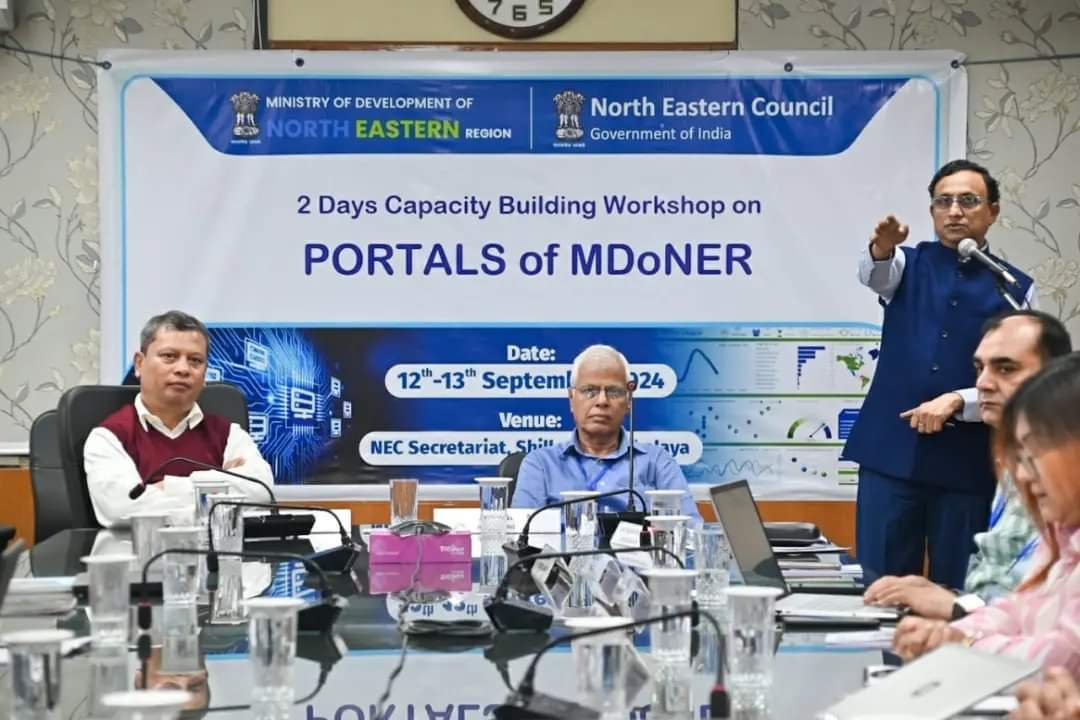 MDoNER के अधिकारी इस दौरान पार्टिसिपेंट्स को जागरूक कर रहे हैं