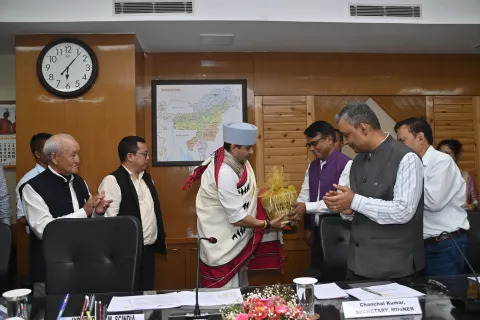 Union Minister, DoNER Sh. Jyotiraditya M. Scindia is being presented a basket of organic items from Meghalaya