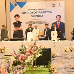 Union Minister, DoNER Sh. Jyotiraditya M. Scindia is being presented a memanto basket of organic items by CM Meghalaya