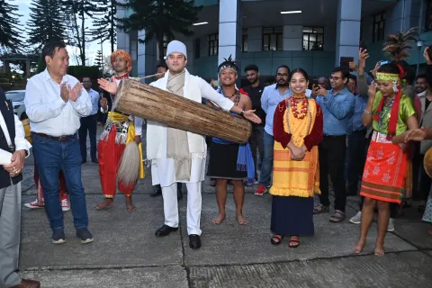 Union Minister, DoNER Sh. Jyotiraditya M. Scindia is trying his hands on a traditional drum