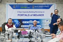 MDoNER के अधिकारी इस दौरान पार्टिसिपेंट्स को जागरूक कर रहे हैं